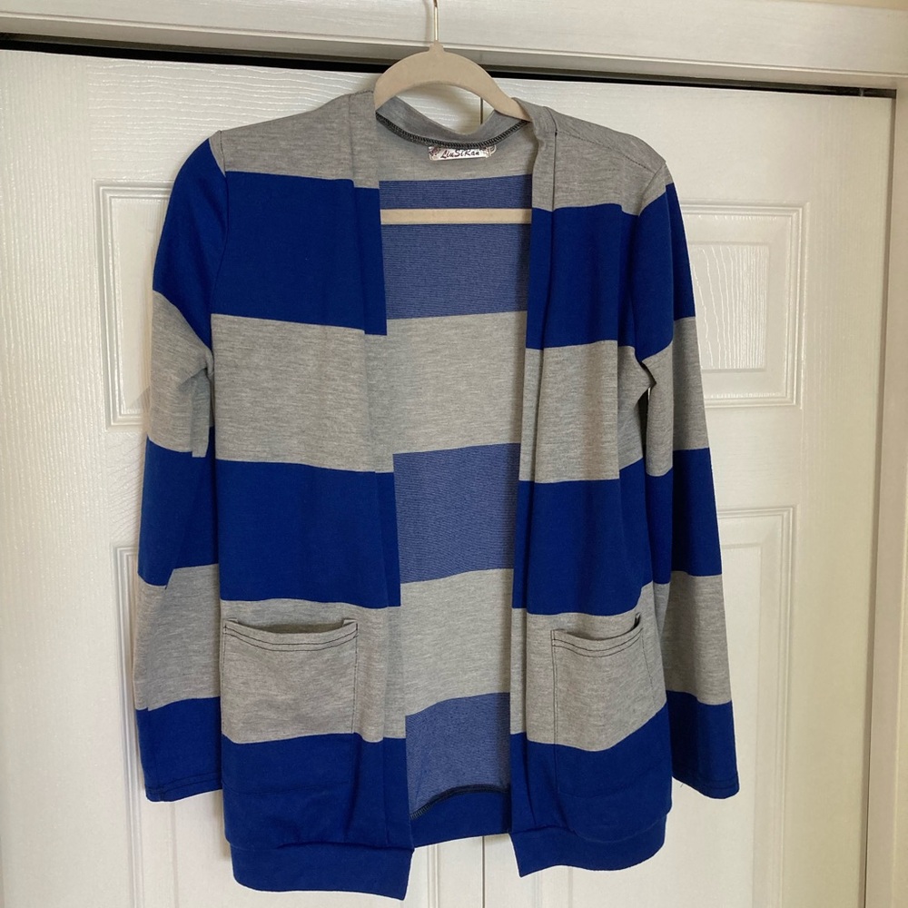 Liu Si Ran  blue and gray horizontal striped sweater XL